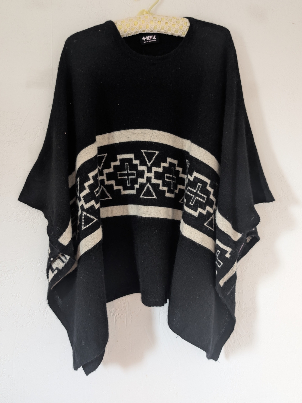 Beryll 100% Cashmere Black & White Patterned Poncho Sweater